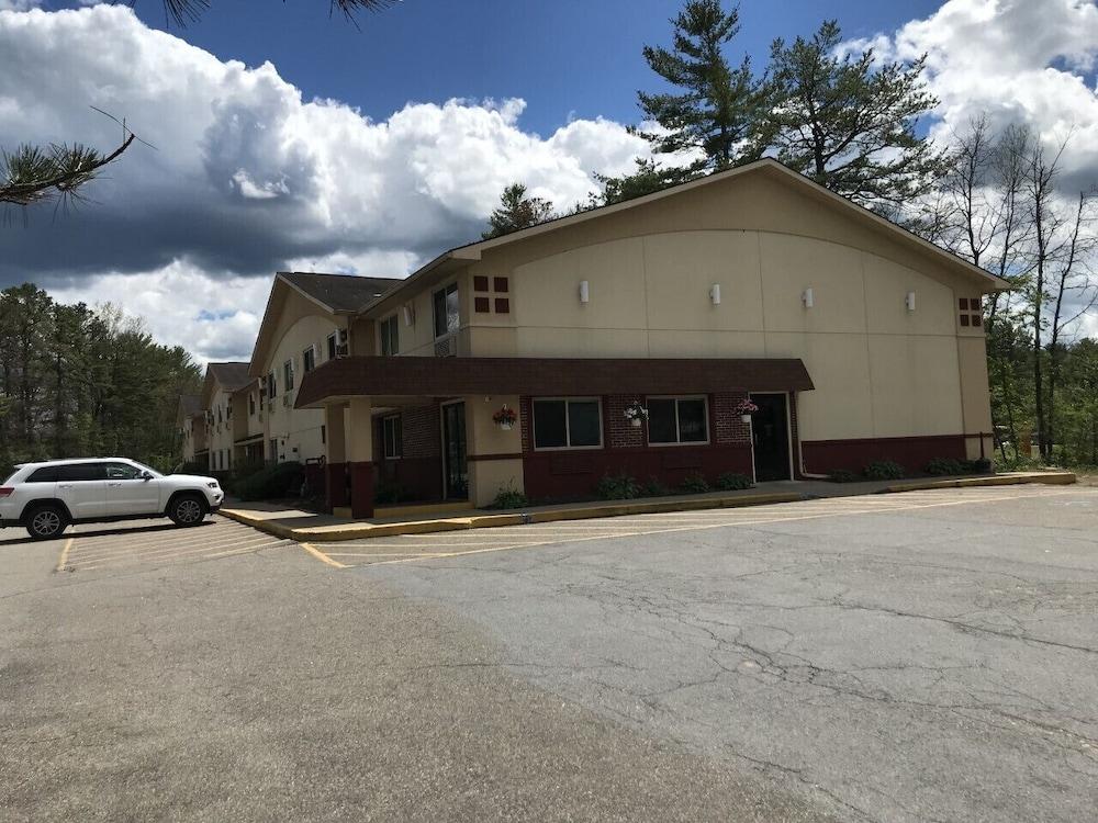 Super 8 By Wyndham Queensbury Glens Falls Exterior foto